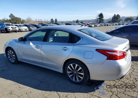 2017 Nissan Altima 2.5 z USA, uszkodzony, nr VIN 1N4AL3AP4HC114690